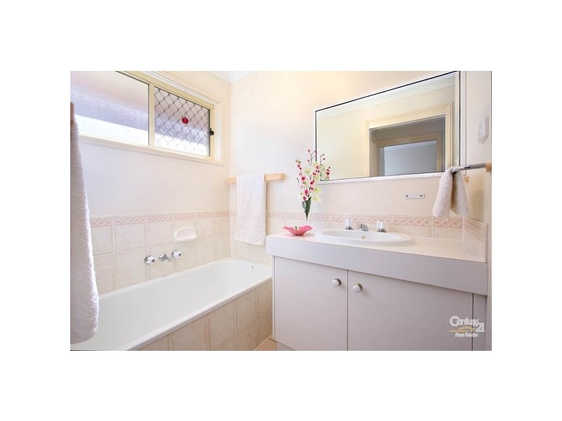 35 Madgwick Street, Wynnum QLD 4178