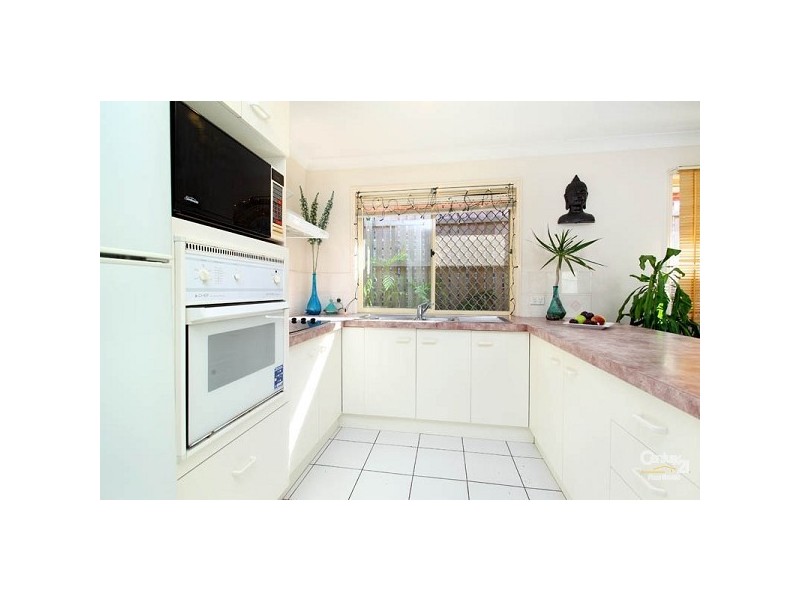 35 Madgwick Street, Wynnum QLD 4178