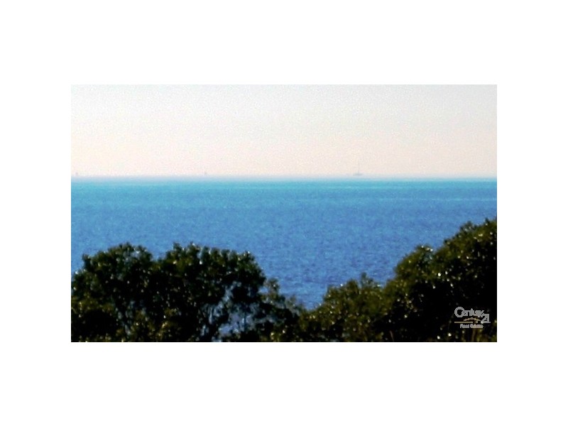 713 Esplanade, Lota QLD 4179