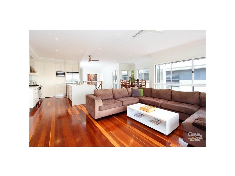 15 Warra Street, Wynnum QLD 4178