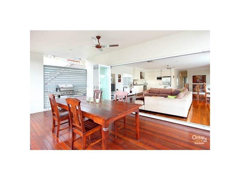 15 Warra Street, Wynnum QLD 4178