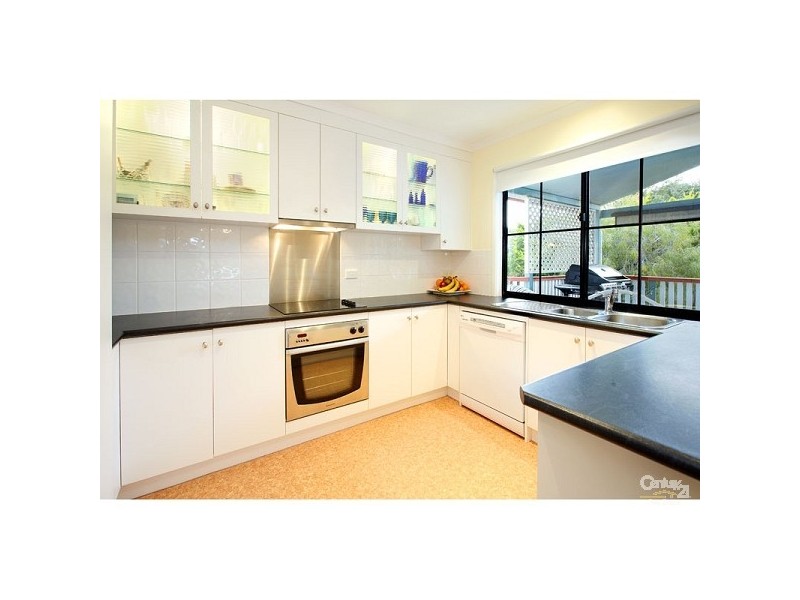 4 Kenmar St, Wynnum West QLD 4178