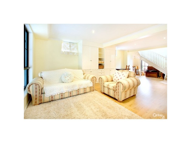 4 Kenmar St, Wynnum West QLD 4178