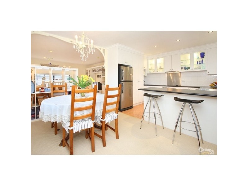 4 Kenmar St, Wynnum West QLD 4178