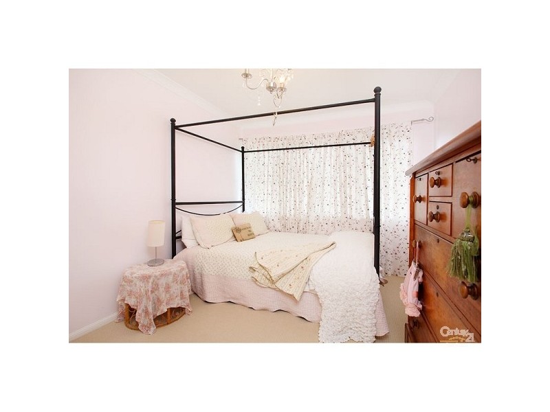 4 Kenmar St, Wynnum West QLD 4178