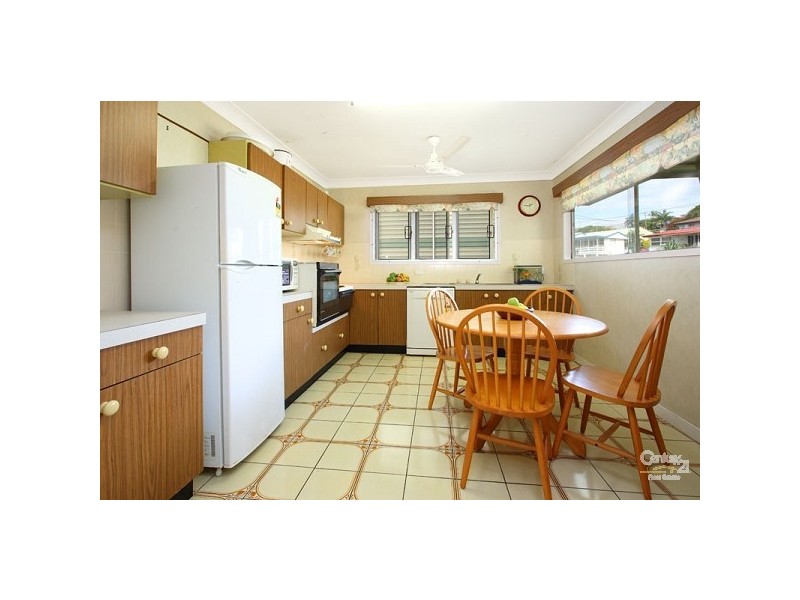 6 Banoon Drive, Wynnum QLD 4178