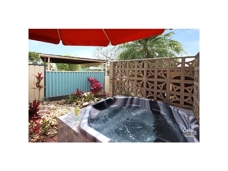 6 Banoon Drive, Wynnum QLD 4178