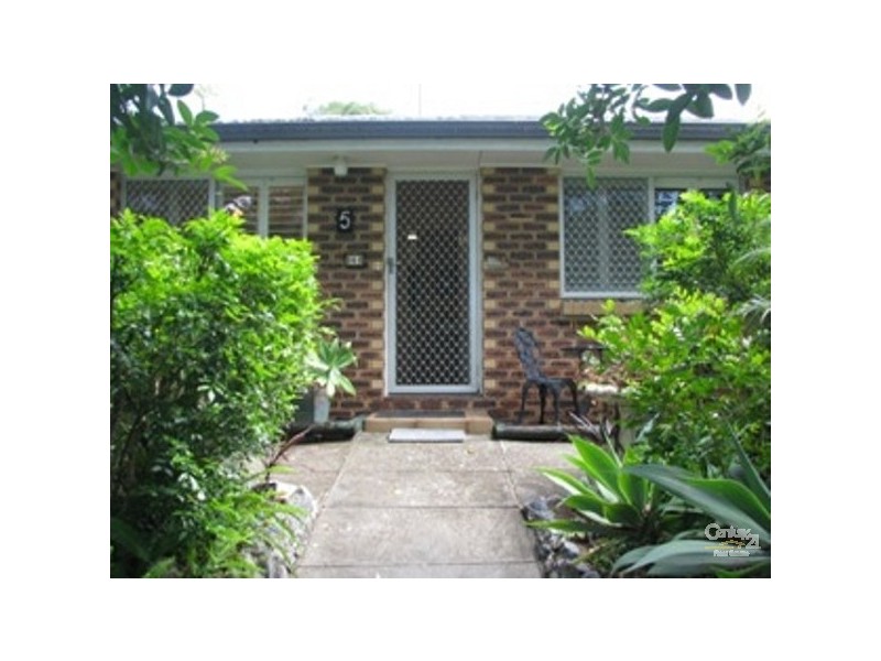 5 Curtis, Manly QLD 4179