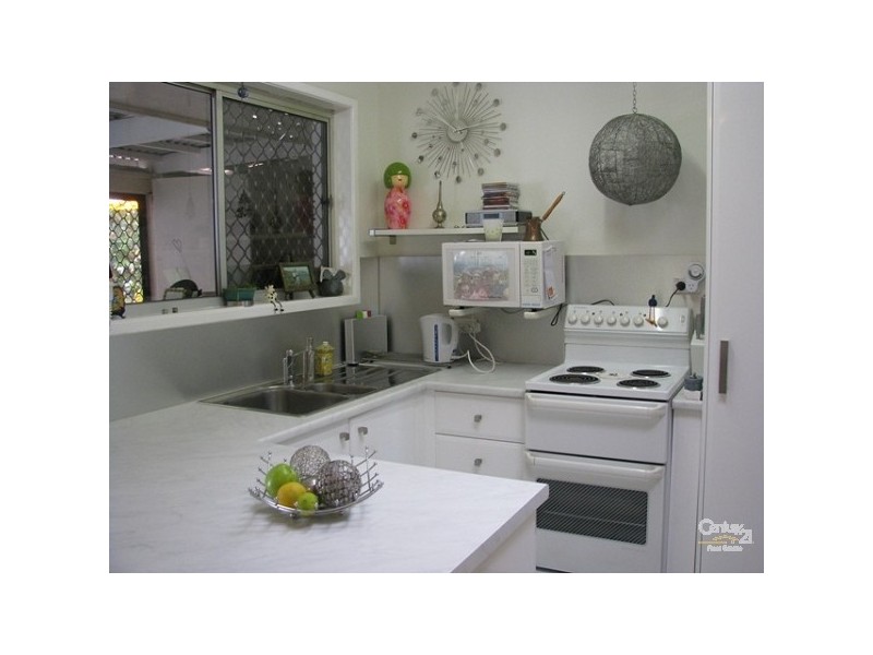 5 Curtis, Manly QLD 4179