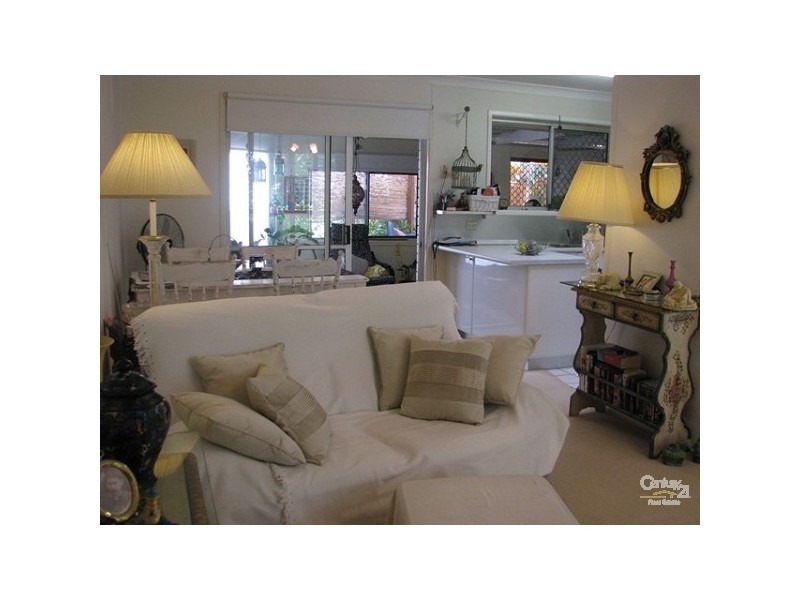 5 Curtis, Manly QLD 4179