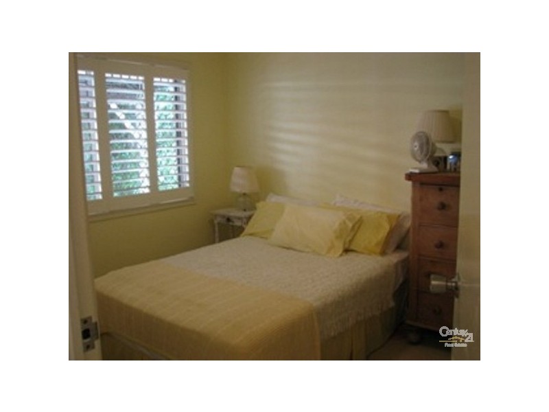5 Curtis, Manly QLD 4179