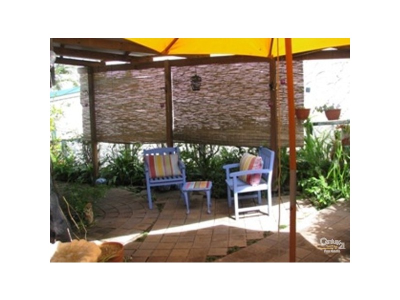 5 Curtis, Manly QLD 4179