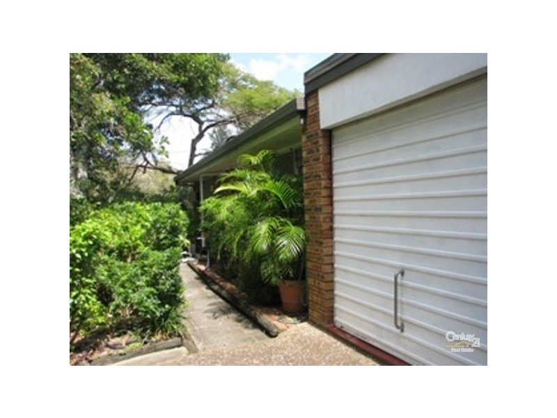 5 Curtis, Manly QLD 4179