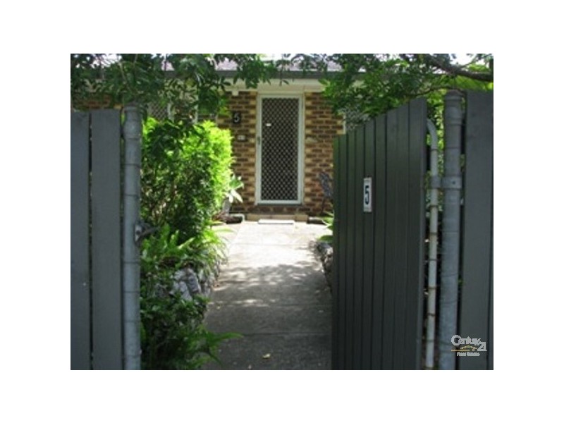 5 Curtis, Manly QLD 4179