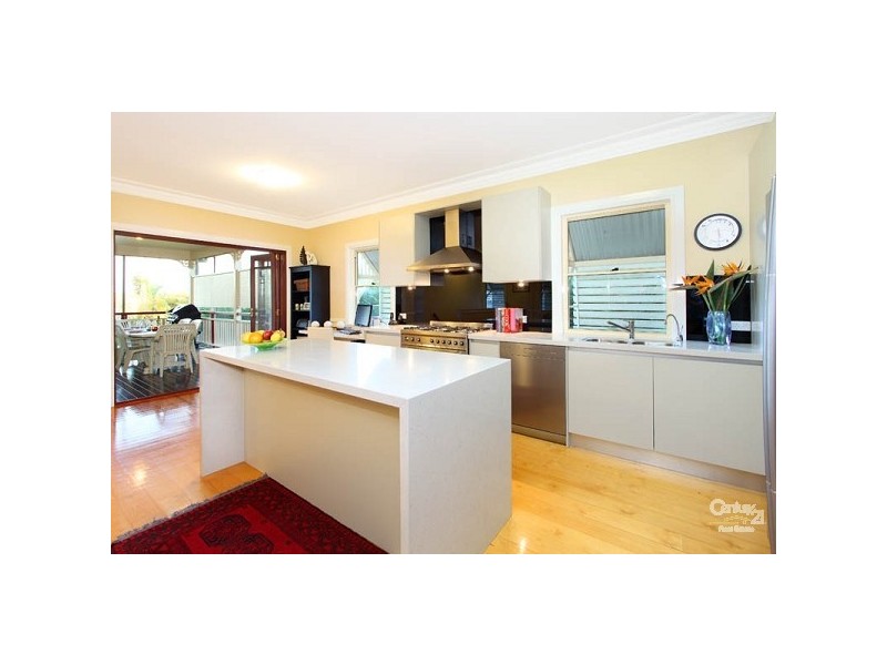 97 Waterview Avenue, Wynnum QLD 4178