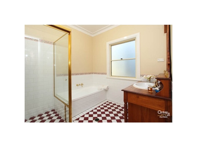 97 Waterview Avenue, Wynnum QLD 4178