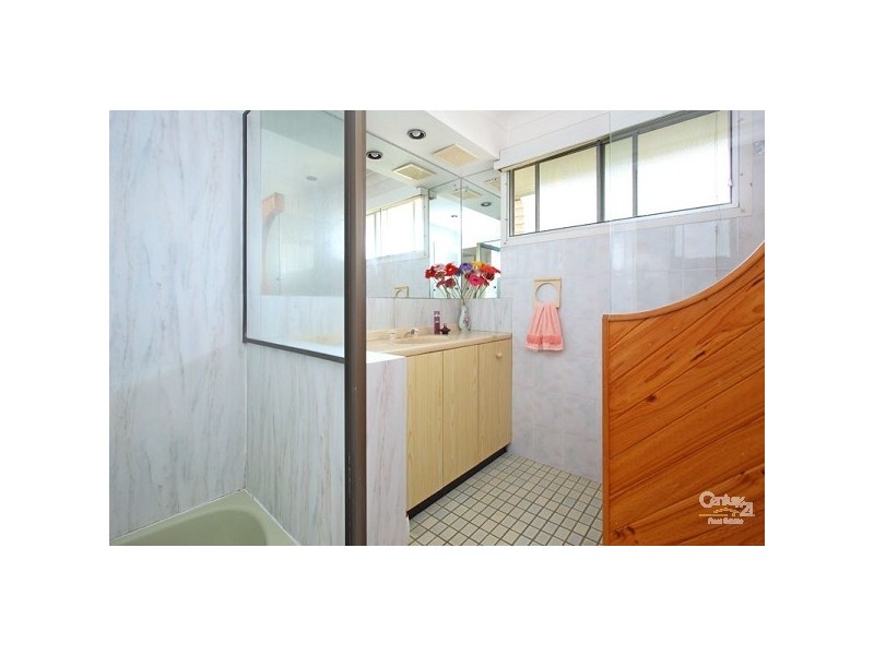 6 Banoon Drive, Wynnum QLD 4178