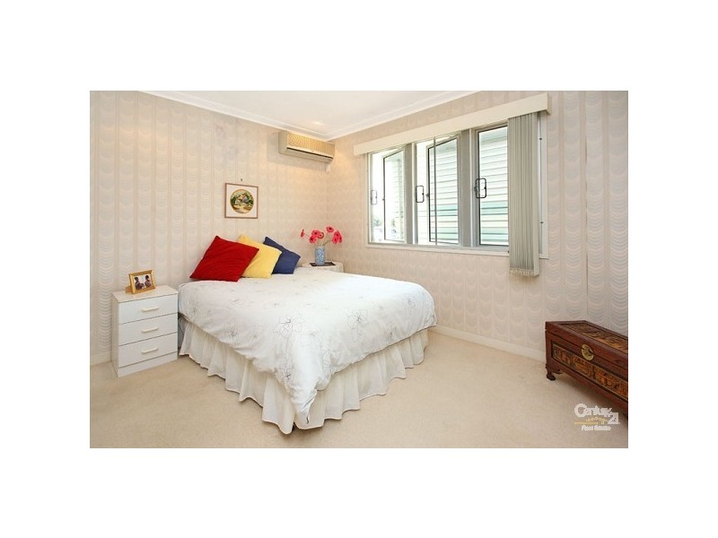 6 Banoon Drive, Wynnum QLD 4178