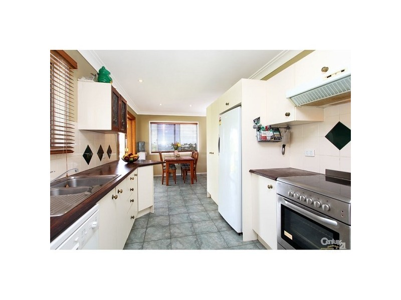 23 Banoon Drive, Wynnum QLD 4178