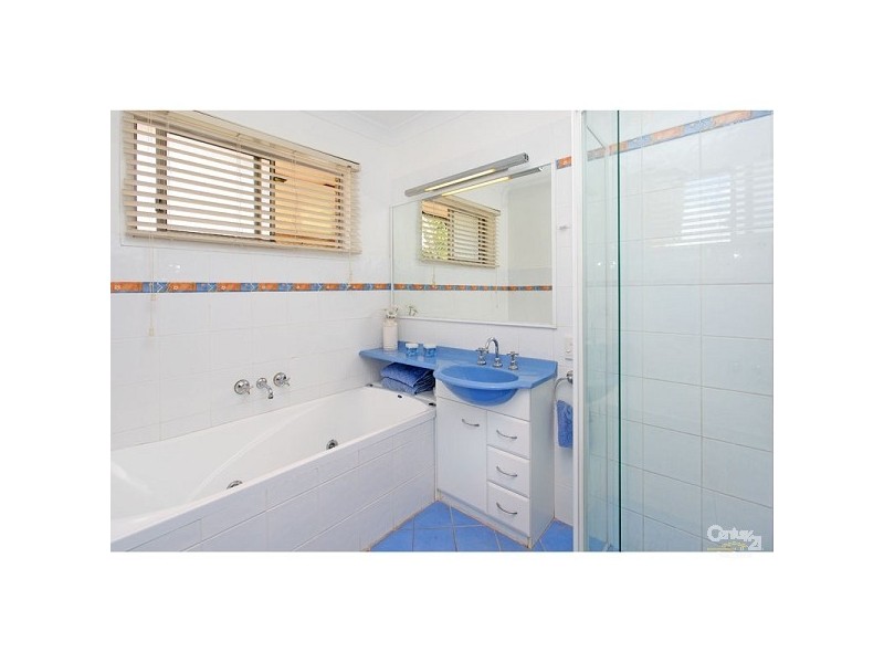 23 Banoon Drive, Wynnum QLD 4178