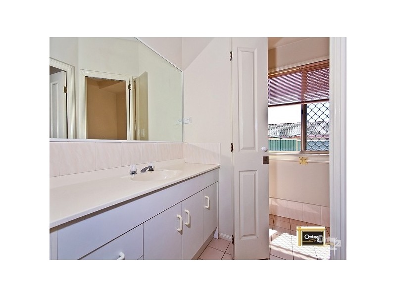 128 Schooner Circuit, Manly West QLD 4179
