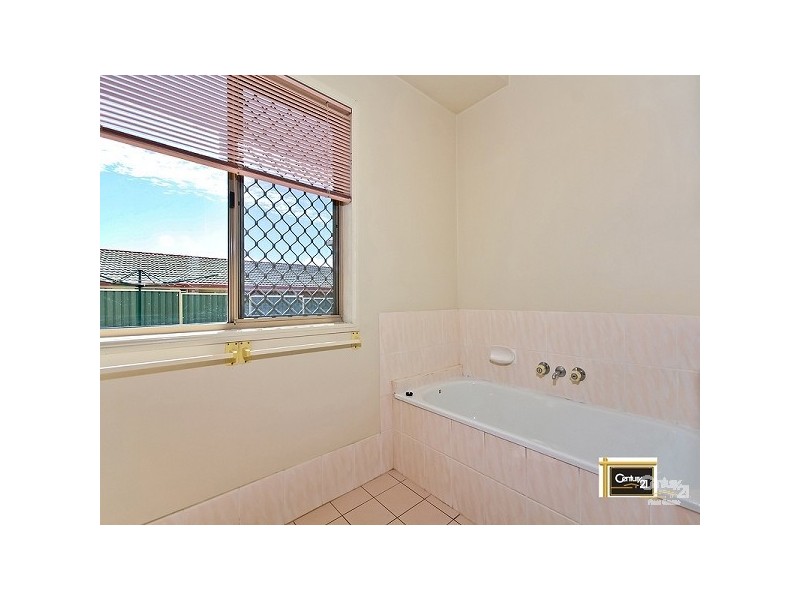 128 Schooner Circuit, Manly West QLD 4179