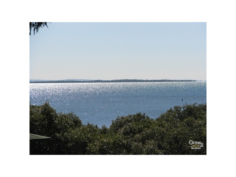 713 Esplanade, Lota QLD 4179