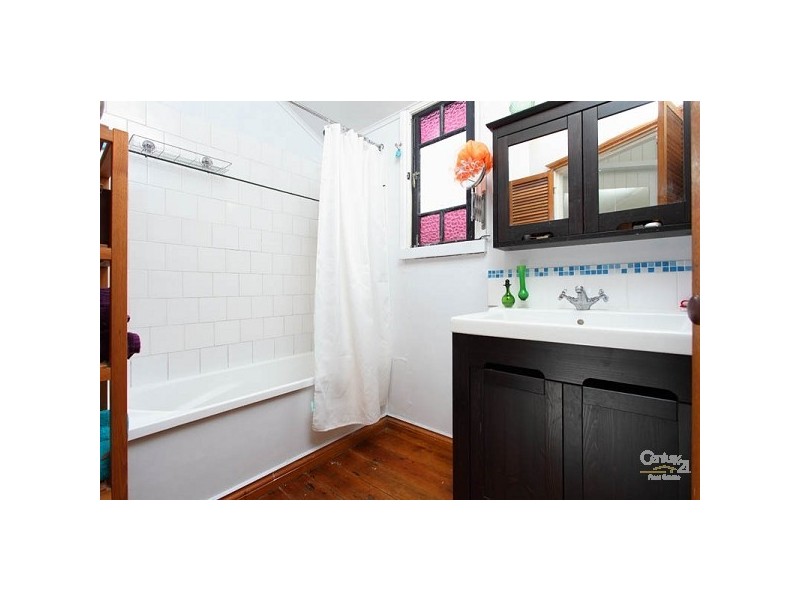 528 Tingal Road, Wynnum QLD 4178