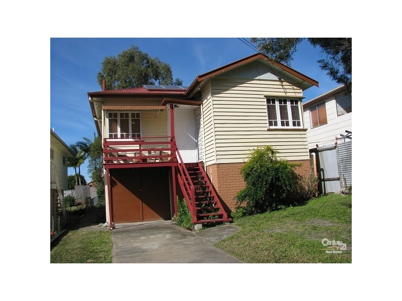 33 GANNON AVENUE, Manly QLD 4179