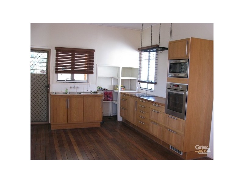 33 GANNON AVENUE, Manly QLD 4179