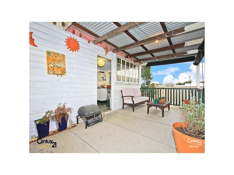 6 West Avenue, Wynnum QLD 4178