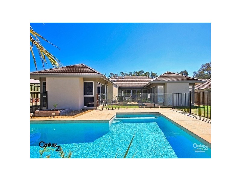 8 Barrington Crescent, Wakerley QLD 4154