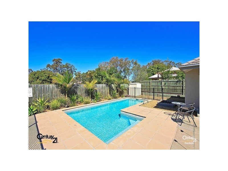 8 Barrington Crescent, Wakerley QLD 4154