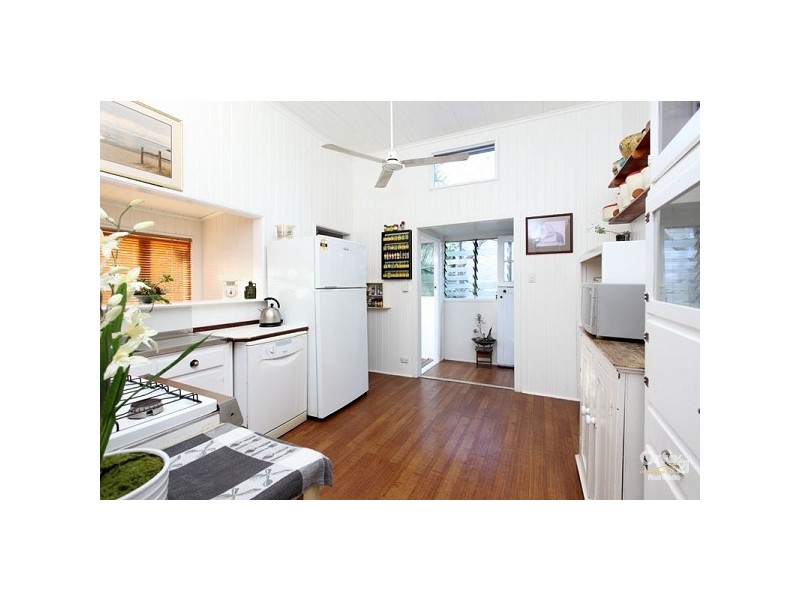 82 Gordon Parade, Manly QLD 4179