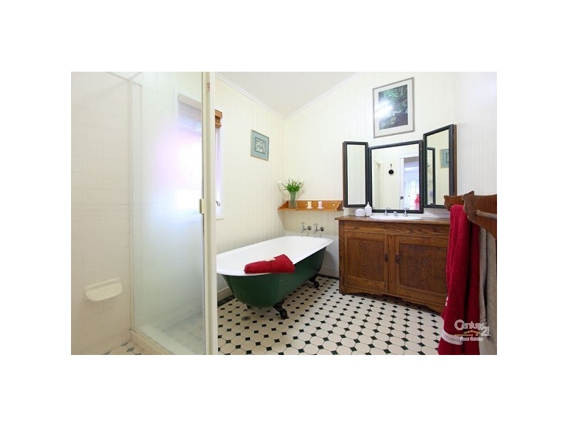 82 Gordon Parade, Manly QLD 4179