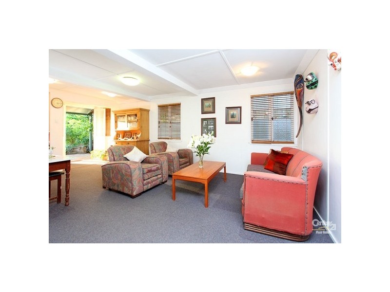 82 Gordon Parade, Manly QLD 4179