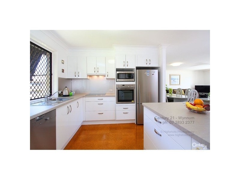 8 Parkview Avenue, Manly QLD 4179