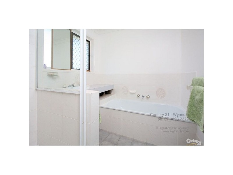 8 Parkview Avenue, Manly QLD 4179