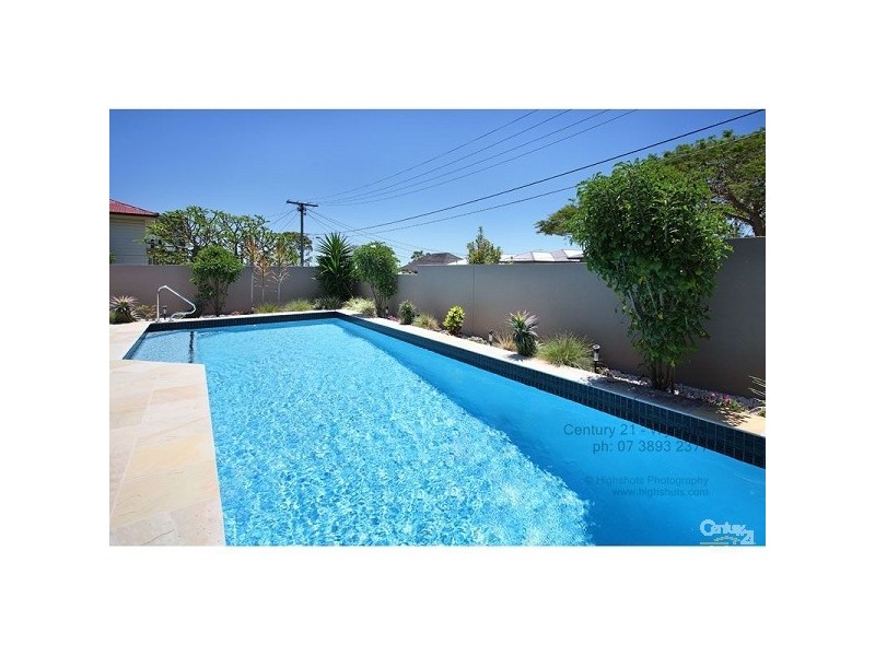 8 Parkview Avenue, Manly QLD 4179