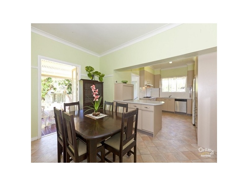 24 Randall Road, Wynnum West QLD 4178