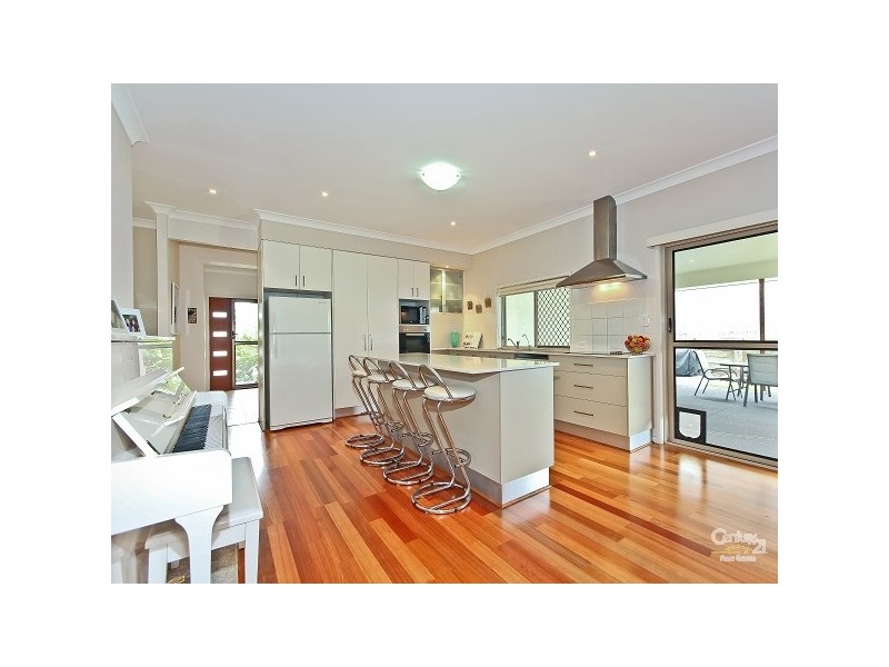 4 Lachlan Drive, Wakerley QLD 4154