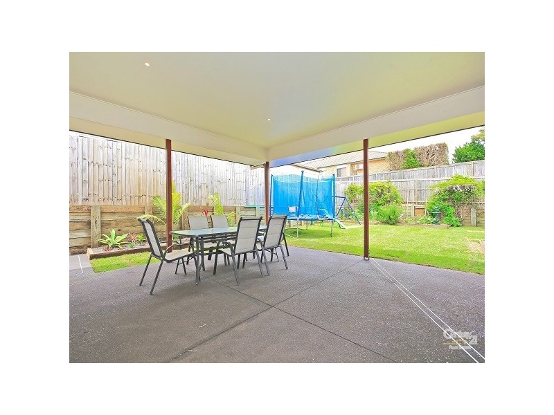 4 Lachlan Drive, Wakerley QLD 4154