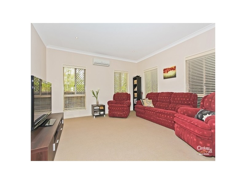 4 Lachlan Drive, Wakerley QLD 4154