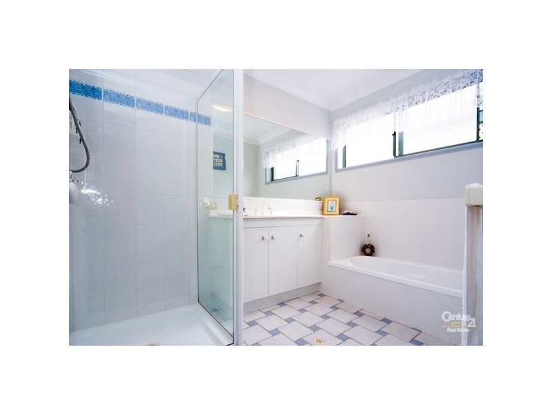 20 Stewart Parade, Manly QLD 4179