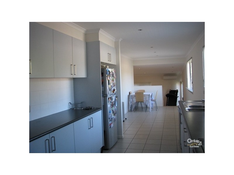 30 KIANAWAH ROAD, Wynnum QLD 4178