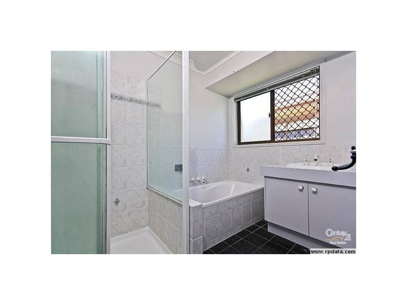 8 Douglas Street, Wynnum West QLD 4178