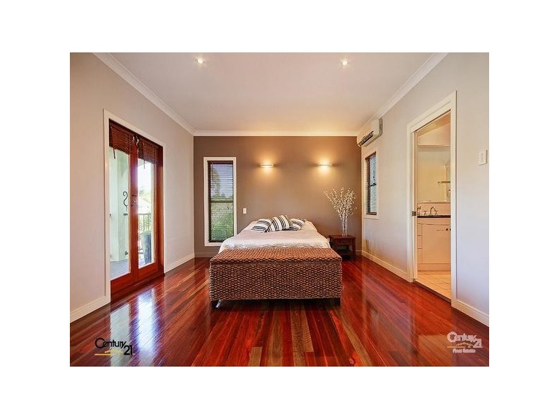 18 Boswell Terrace, Wynnum QLD 4178