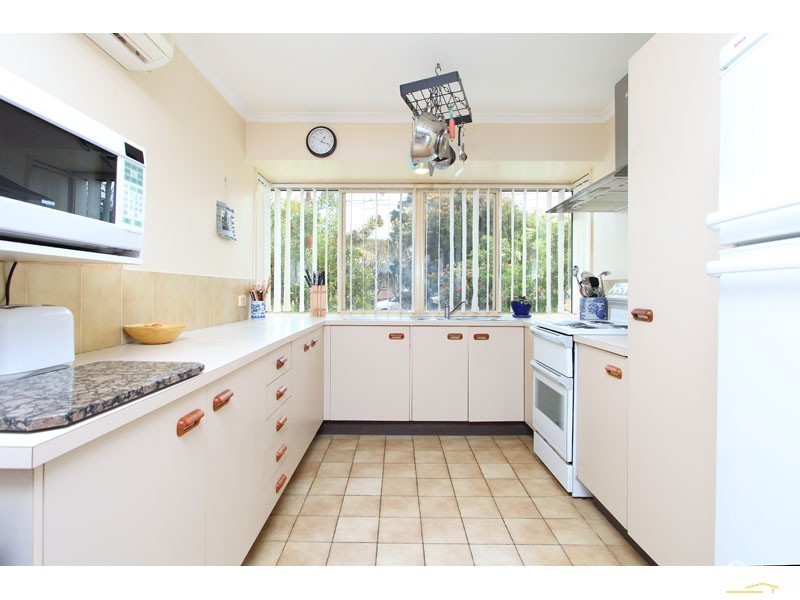 32 Whites Road, Manly West QLD 4179