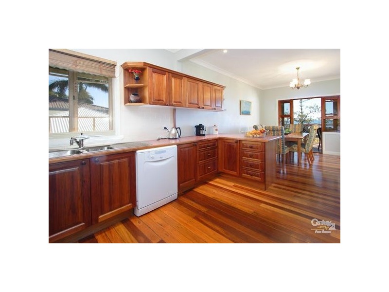 219 Wynnum Esplanade, Wynnum West QLD 4178