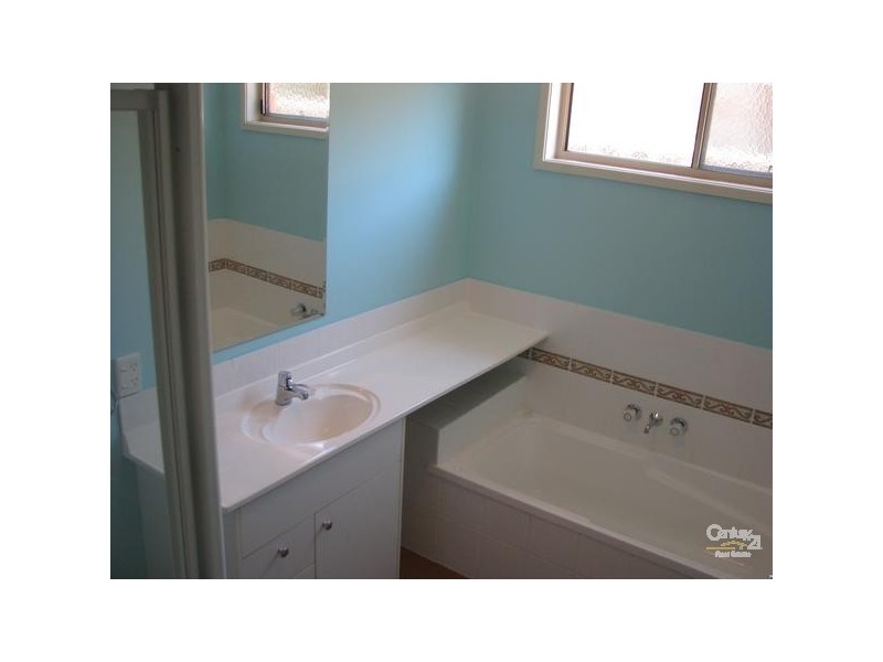 11 Manettia Street, Wynnum QLD 4178